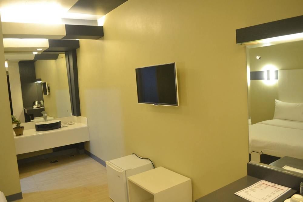 The Lucky 9 Budget Hotel Tagum Exterior foto